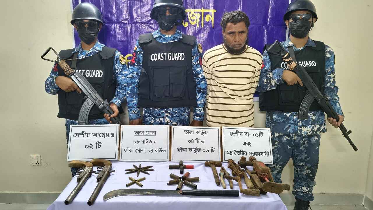 গোলাবারুদ আগ্নেয়াস্ত্র তৈরির সরঞ্জামসহ কারিগর আটক